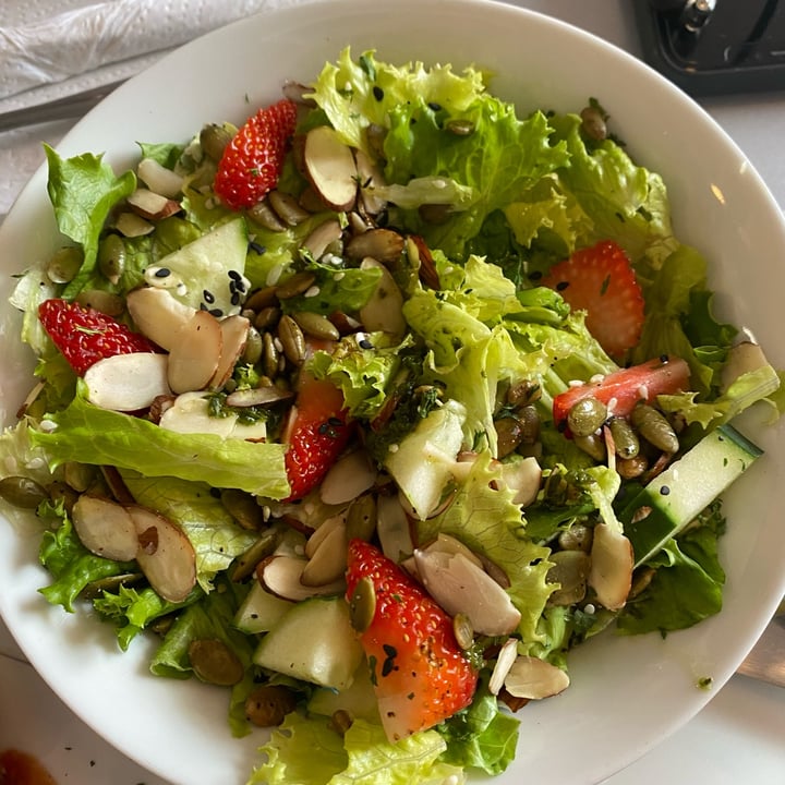 review photo of Gia Vegan Pastry Shop Ensalada Verde shared by @anmarivh on 13 Mar 2022 - review