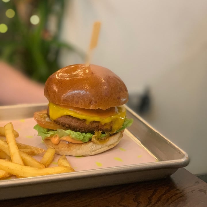 photo of The Vurger Co Canary Wharf New York Melt shared by @sallyivens on  13 Sep 2020 - review