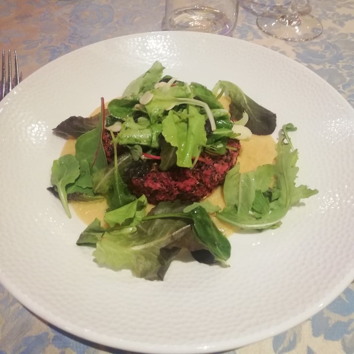 photo of Ville Montefiori Burger di Quinoa Su Letto Di Farinata Alla Ligure E Misticanza shared by @lari98 on  11 Jul 2022 - review