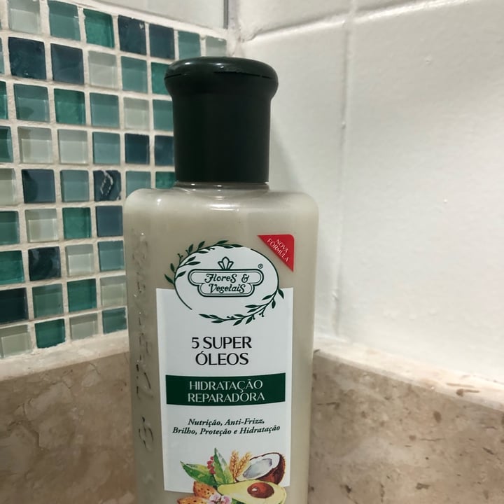 photo of Flores & Vegetais Condicionador 5 Super Óleos shared by @renatamarcondes on  09 Oct 2022 - review