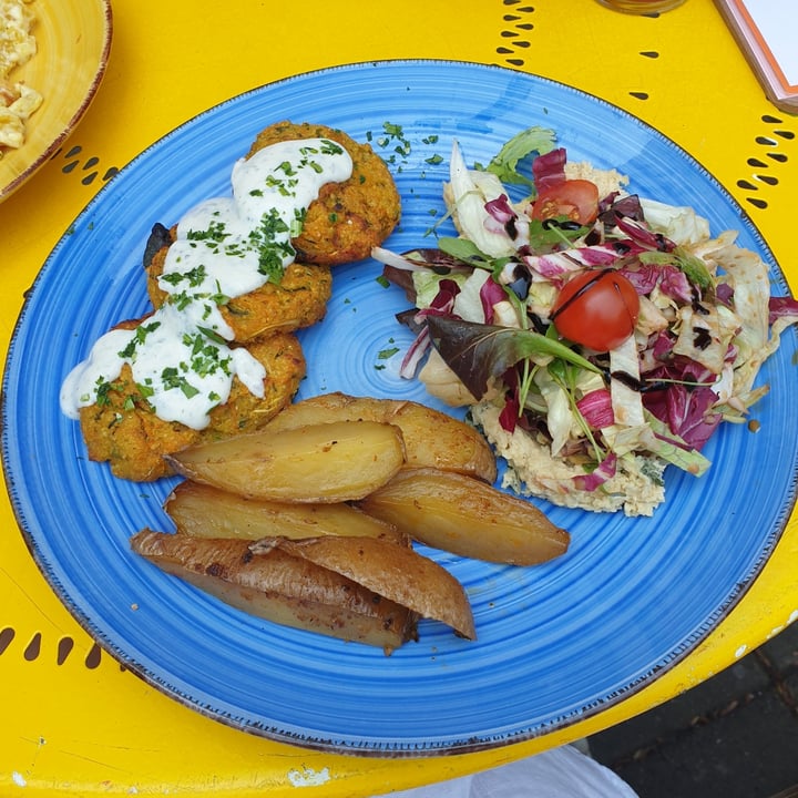 photo of Harvest Café-Bistrot Cous-Cous-Laibchen mit Bratkartoffeln shared by @janaplantpowered on  04 Jul 2021 - review
