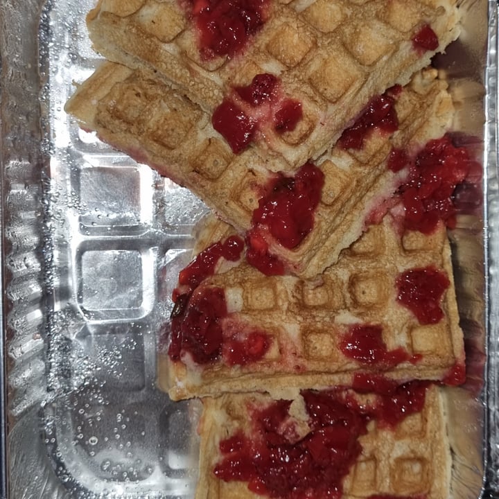 photo of The Vegan Chef Sandton Strawberry waffle shared by @sunshineyum on  30 Oct 2021 - review