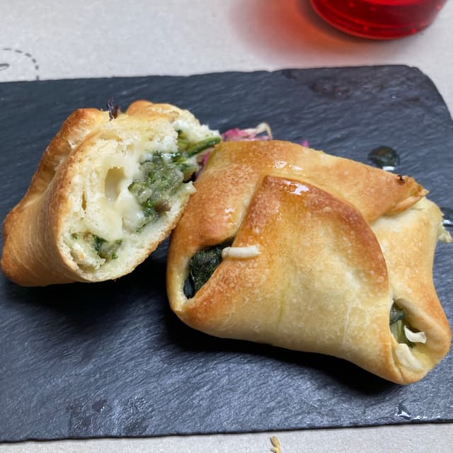 菜肴“Panzerotto Catalogna E Formaggio Di Cocco”的照片