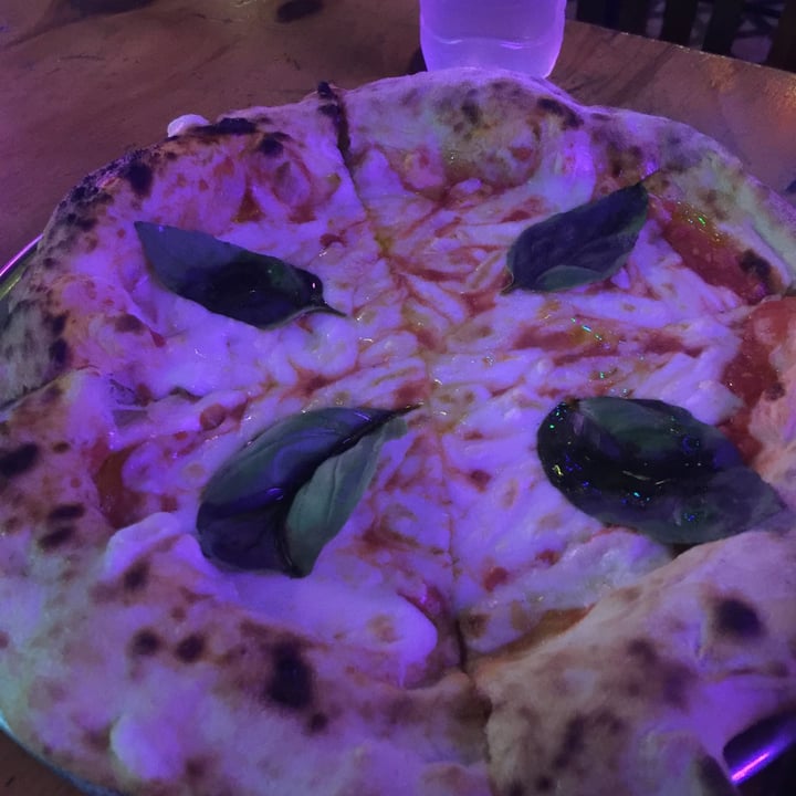 photo of Lado V Pizza Margarita shared by @marzonicolas on  20 Apr 2022 - review