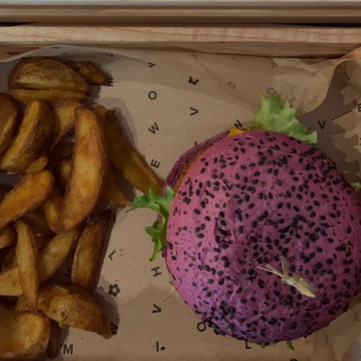 photo of Flower Burger Cherry bomb shared by @elisagiarola on  12 Mar 2022 - review