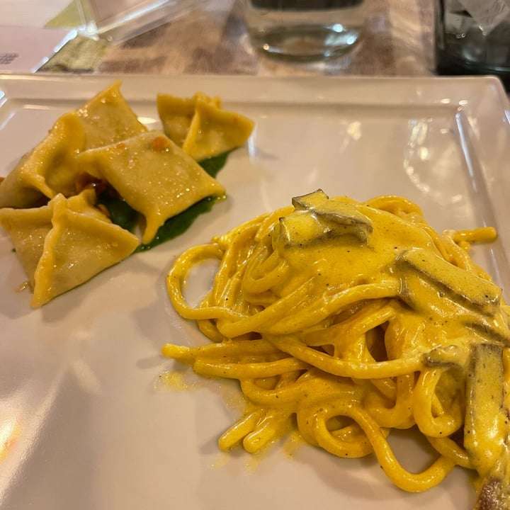 review photo of Ristorante Vegano Biologico La Lanterna Bis Di Primi: Bigoli Alla Carbonara E Fagottini Ripieni di Radicchio e Formaggio Vegetale shared by @camillabatani on 01 Nov 2022 - review