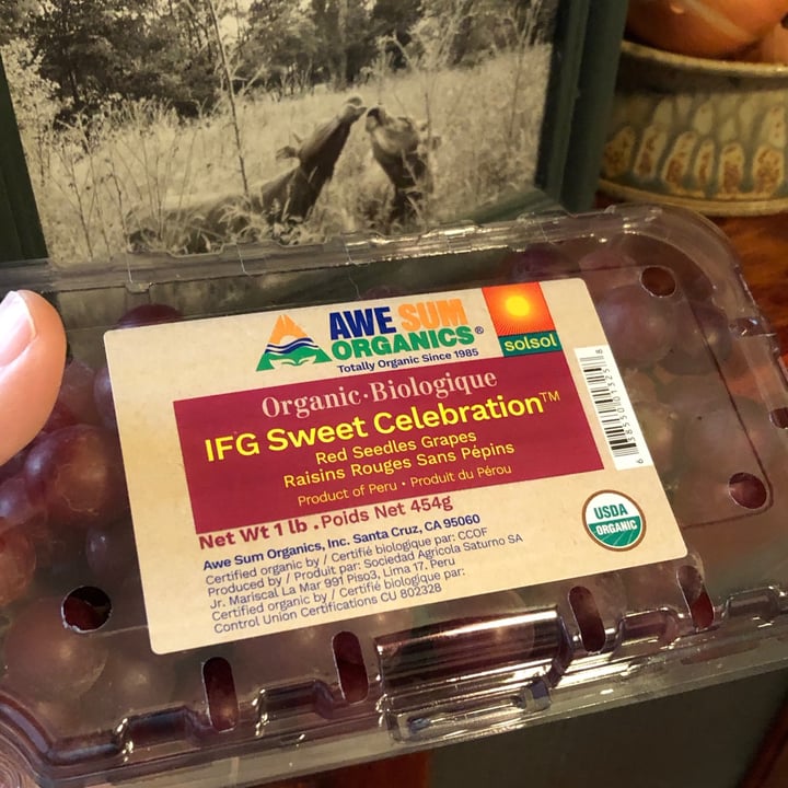 photo of Awe sum organics Ifg sweet celebration seedless grapes shared by @allycat38 on  28 Dec 2021 - review