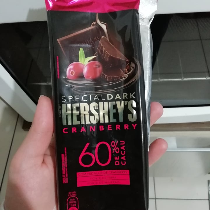 photo of Hershey's special dark 60% de cacau de cranberry shared by @anaisabella on  05 May 2022 - review