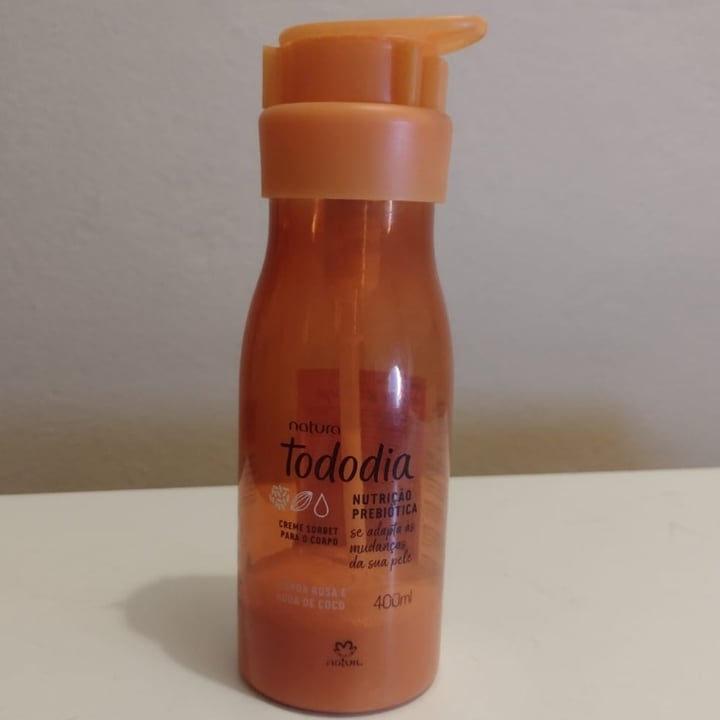 review photo of Natura Creme Sorbet para o corpo. Manga rosa e água de coco shared by @biancamonteirot on 30 Sep 2022 - review