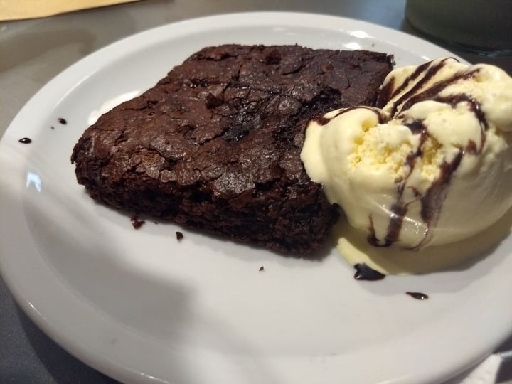 photo of Loving Hut Brownie Con Helado shared by @marianam on  17 Feb 2020 - review