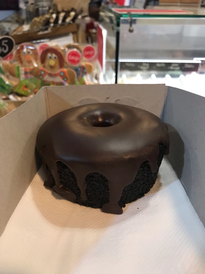 photo of Lucy's Tea & Confectionary Chocolate Vegan Bundt Cake shared by @claudialudwig on  05 Aug 2019 - review