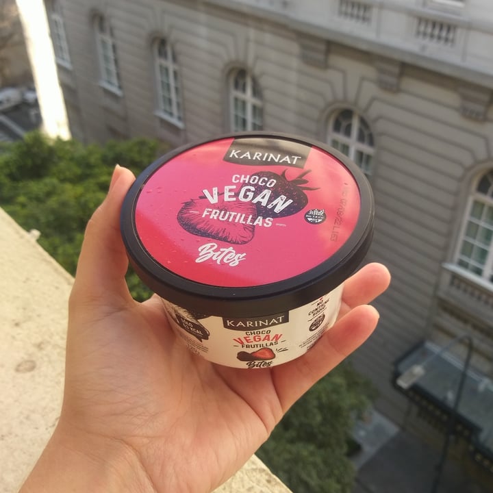 photo of Karinat Choco Vegan Frutillas Bites shared by @lauraluizaos on  26 Jul 2021 - review