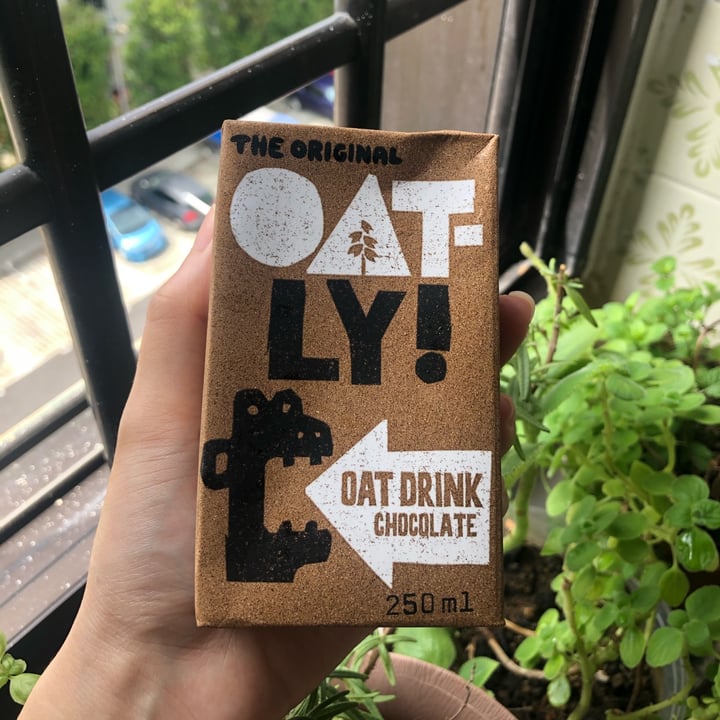 photo of Oatly Chocolate Oat Drink shared by @tse29 on  20 Apr 2022 - review