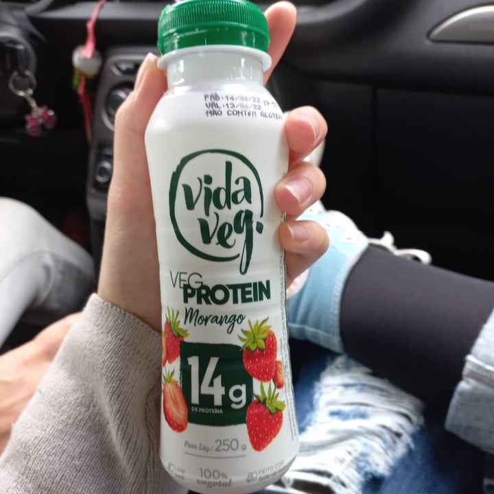 photo of Vida Veg Iogurte proteico sabor morango shared by @claudiamorassutti on  12 May 2022 - review