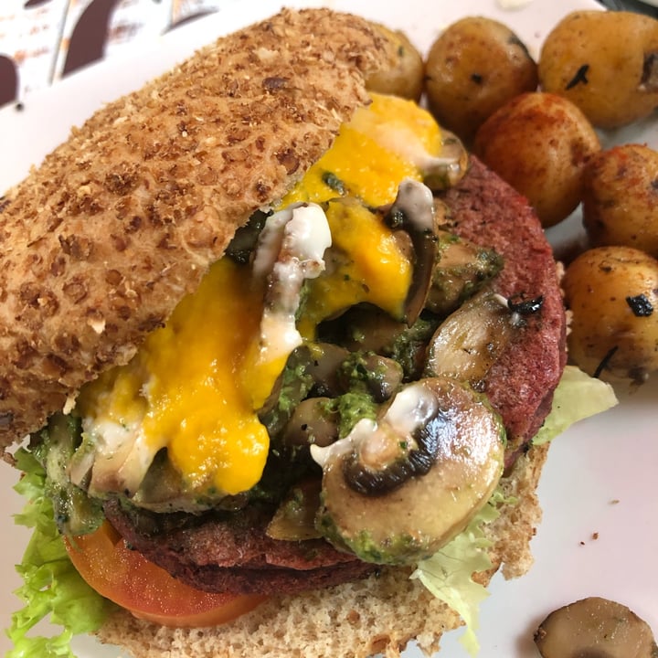 photo of Lenteja Express Hamburguesa vegan de lenteja. shared by @laurareng on  21 Nov 2021 - review