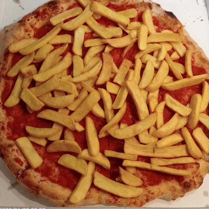 photo of Pizzeria Roma di Canarelli Ludovico Pizzaiola + Patatine shared by @silviaa on  29 Jun 2022 - review