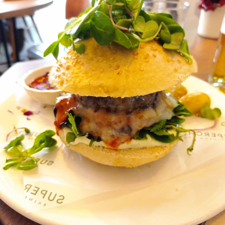 review photo of SUPERCHULO MADRID Hamburguesa vegana shared by @irenedlh on 06 Oct 2021 - review