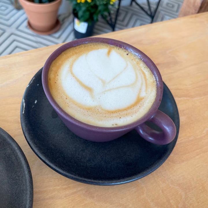 review photo of Casa Cafetzin Coffee Roasters Espresso With Oat Milk shared by @calditodemazapan on 09 Sep 2021 - review