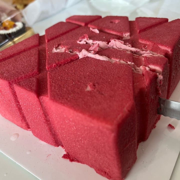 photo of Roa The Midnight Cake (Pick-up Only) raspberry gateux mousse cake shared by @soy-orbison on  30 May 2022 - review