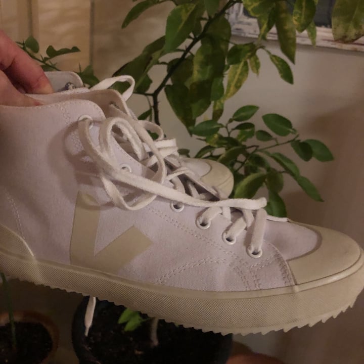 photo of Veja Veja White High Tops shared by @garen7 on  05 Feb 2021 - review