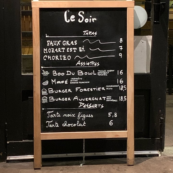 review photo of L'Embargo Burger Auvergnat shared by @sevoya on 12 Oct 2021 - review