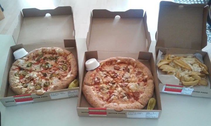 photo of Papa John's Pizza Vegan Garden Party and Tater Tots shared by @marinapatt on  19 Apr 2020 - review
