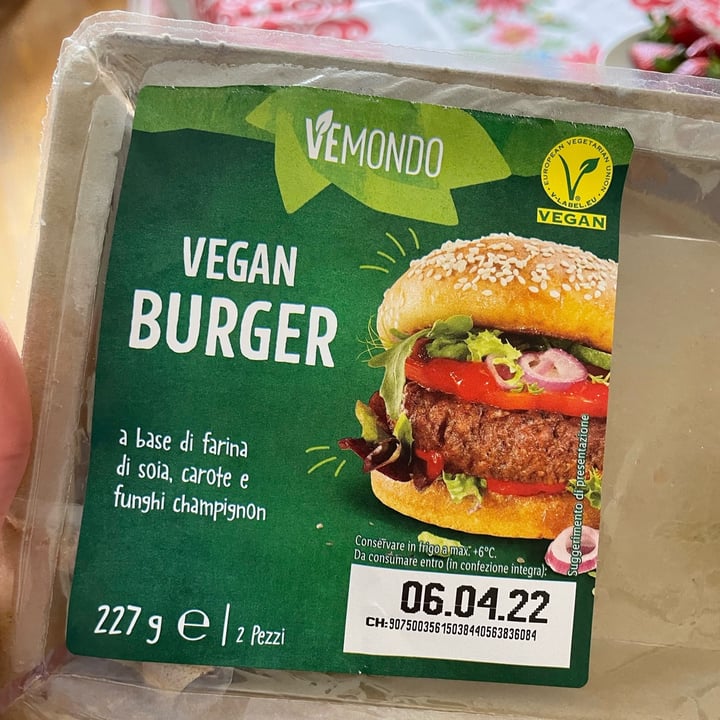 review photo of Vemondo Vegan Burger a base di farina di soia, carote e funghi champignon shared by @vivianal5 on 04 Apr 2022 - review