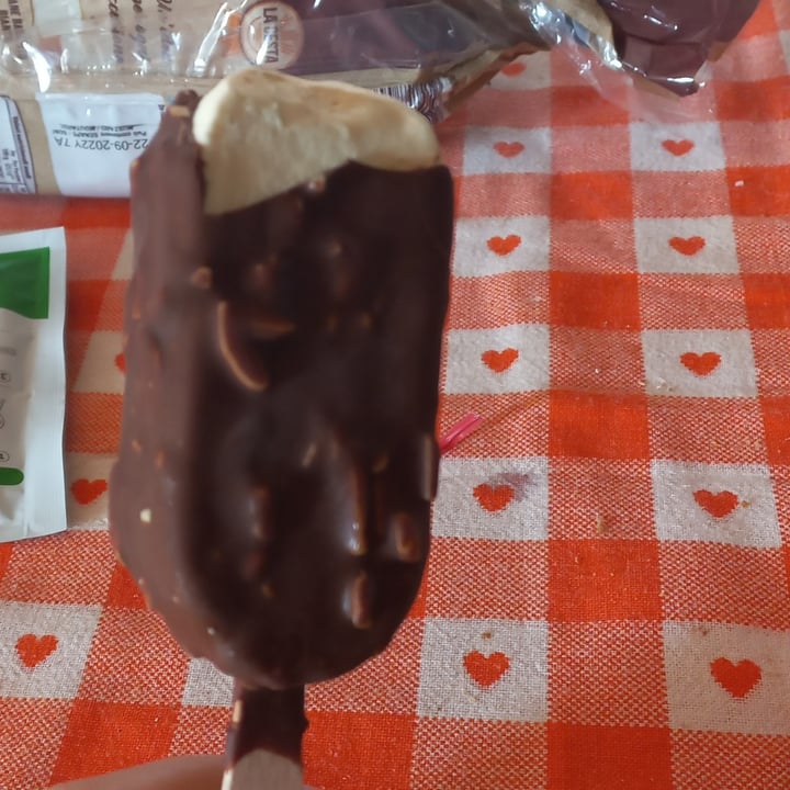 photo of Vemondo gelato ricoperto con mandorle shared by @maryj00 on  20 Jul 2022 - review