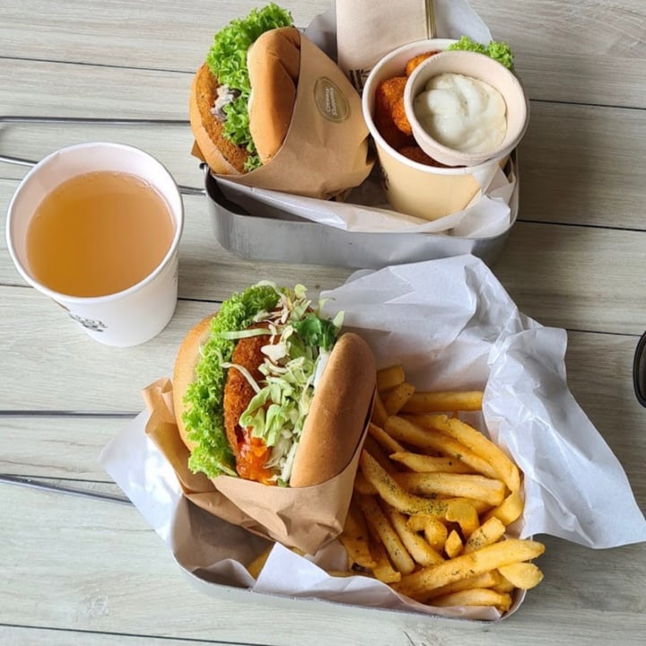 review photo of VeganBurg Singapore Chilli Crab Burger Meal shared by @vedika11 on 25 Jun 2021 - review