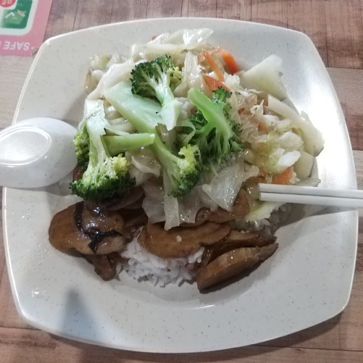 photo of NUS Science Canteen (Frontier Phase 1) Vegetarian Economical Rice shared by @darkchocoholic on  22 Oct 2021 - review