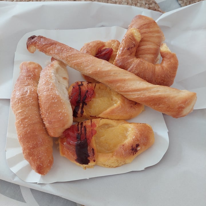photo of Biota Panaderia & coffee to go Facturas surtidas shared by @tuliana on  07 Jan 2022 - review