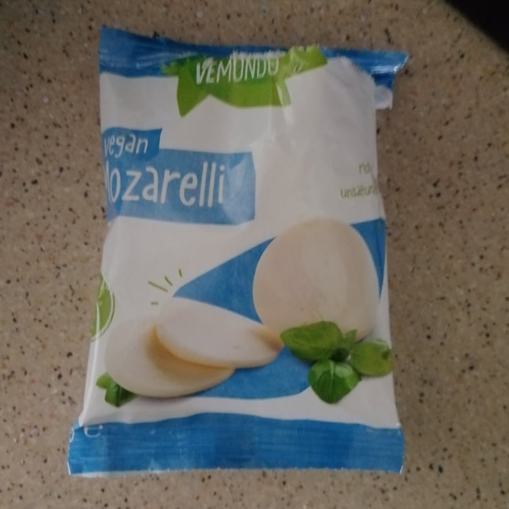 photo of Vemondo Vegan Mozarelli shared by @owly on  30 May 2022 - review