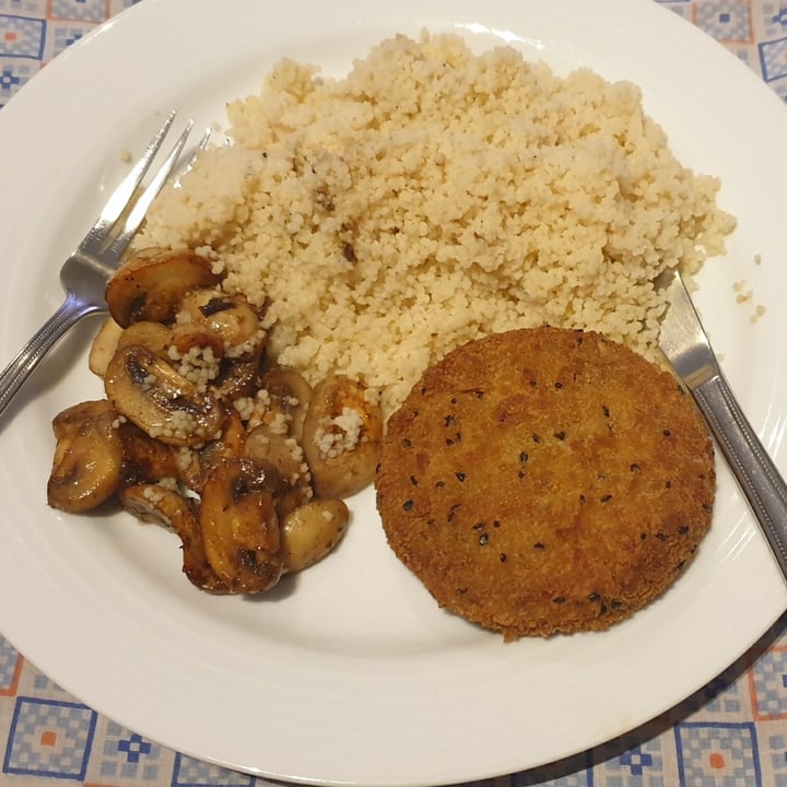 photo of Woolworths Food 2 Corn and Red Quinoa Risotto Cakes shared by @compassionate1candy on  19 Apr 2021 - review