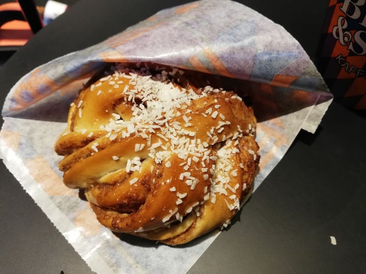 review photo of Bröd & Salt MOOD Vegan Cinnamon Bun shared by @chriss on 01 Mar 2020 - review