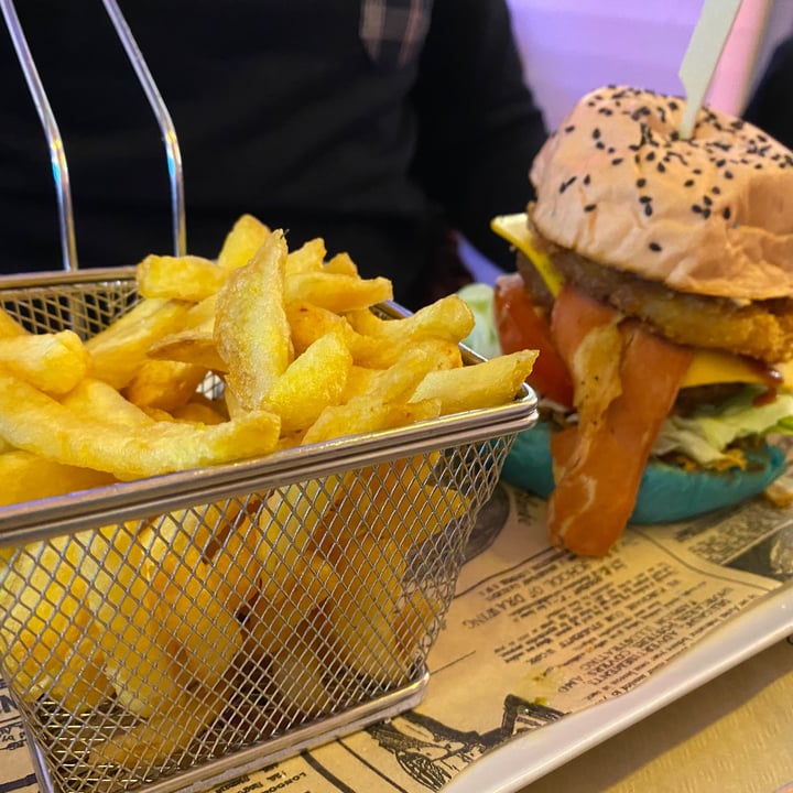 photo of Freedom Cakes American Cheeseburguer shared by @irenevegan on  24 Nov 2020 - review