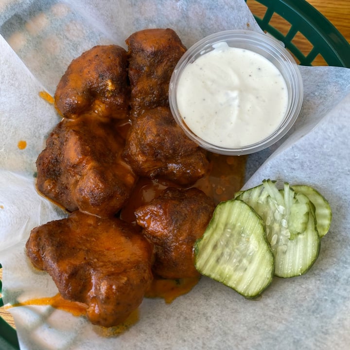 photo of Three Carrots Fountain Square Buffalo Cauliflower shared by @motherofeden on  27 Apr 2022 - review
