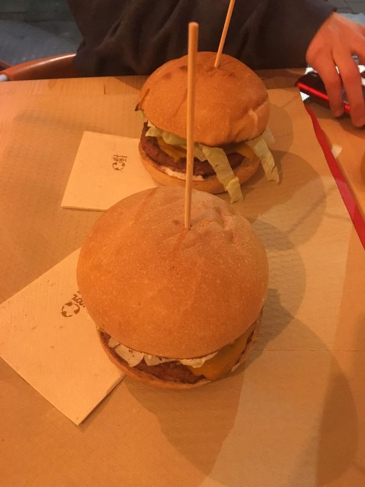 photo of Vegan Queen Hamburguesa shared by @yolivegan on  26 Jul 2019 - review