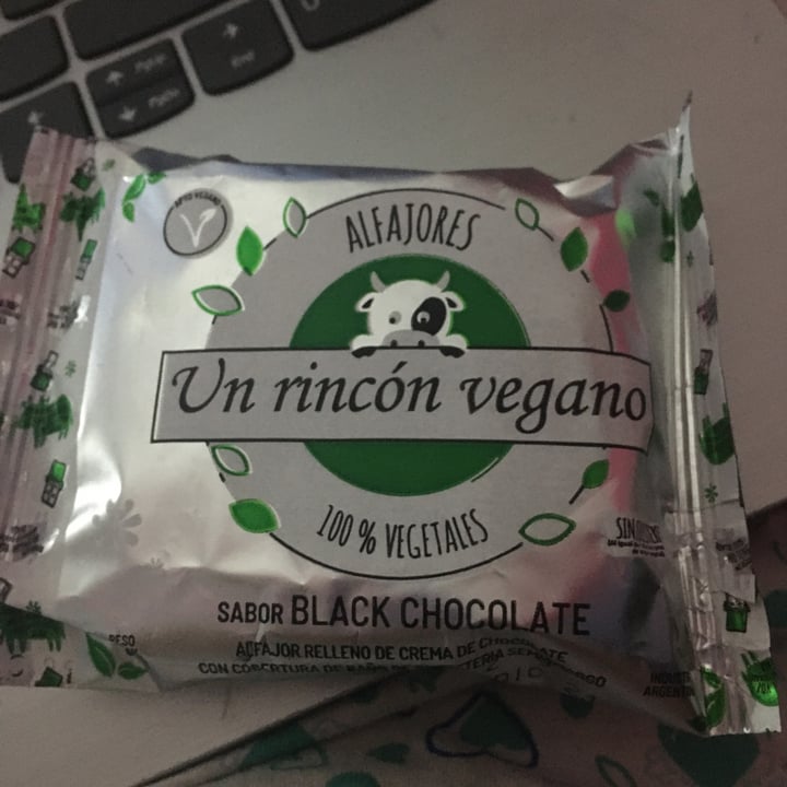 photo of Un Rincón Vegano Alfajor Black Chocolate shared by @magsss on  12 Dec 2021 - review
