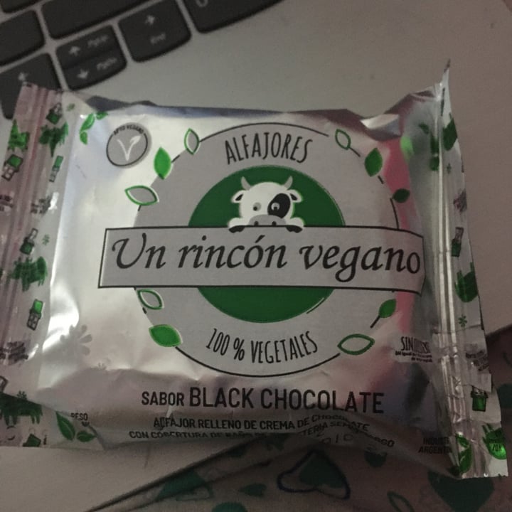review photo of Un Rincón Vegano Alfajor Black Chocolate shared by @magsss on 12 Dec 2021 - review