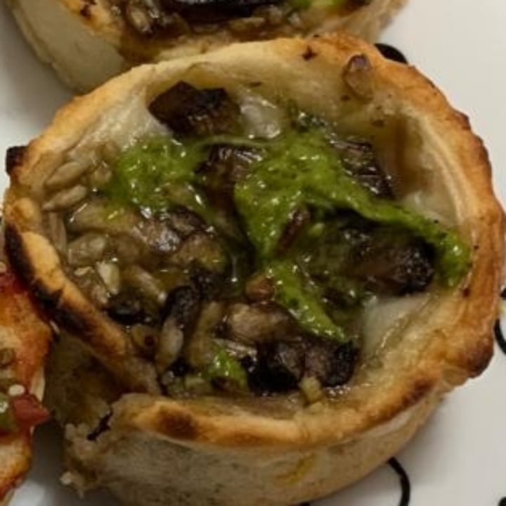 review photo of Pizza Vegana Castelar Canastita super Mario shared by @ivoivito on 18 Mar 2021 - review