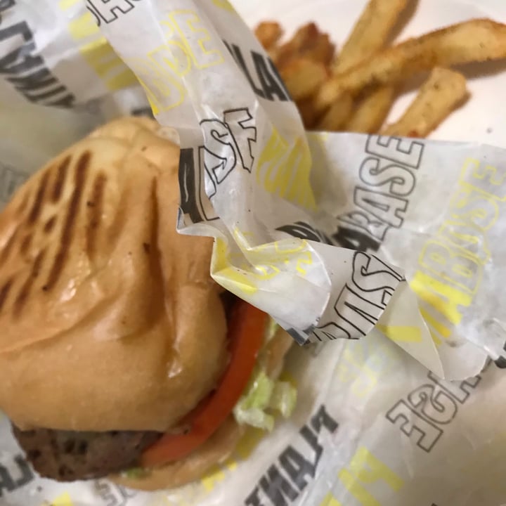 photo of Planta Base Burgers Classic Cheese Burger shared by @esteficasotti on  02 Apr 2021 - review
