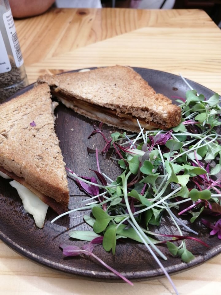 photo of Valeo Wholefoods Cafe Cheeze and "bacon" Toasted Sandwich shared by @veronicaclare on  10 Nov 2019 - review