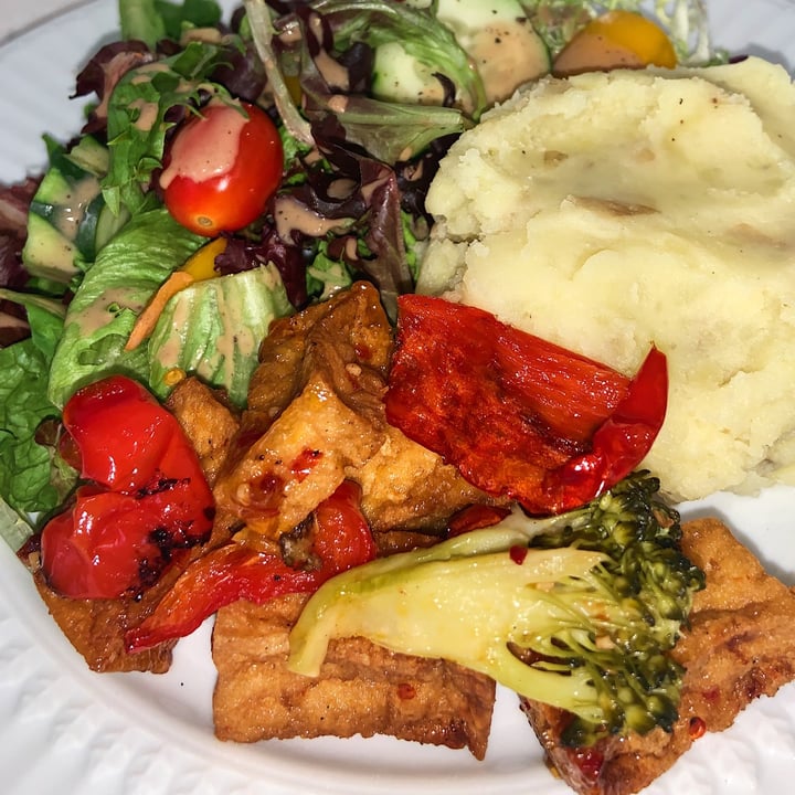 review photo of Iavarone Bros Vegan Sweet Chili Tofu shared by @marisajb on 01 Jun 2020 - review