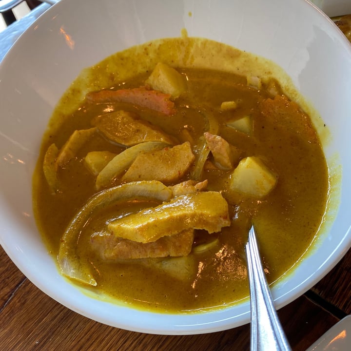 photo of H.O.P.E. Healthy Organic Positive Eating Yellow curry with soy chicken shared by @stephaniegerard on  07 Sep 2021 - review