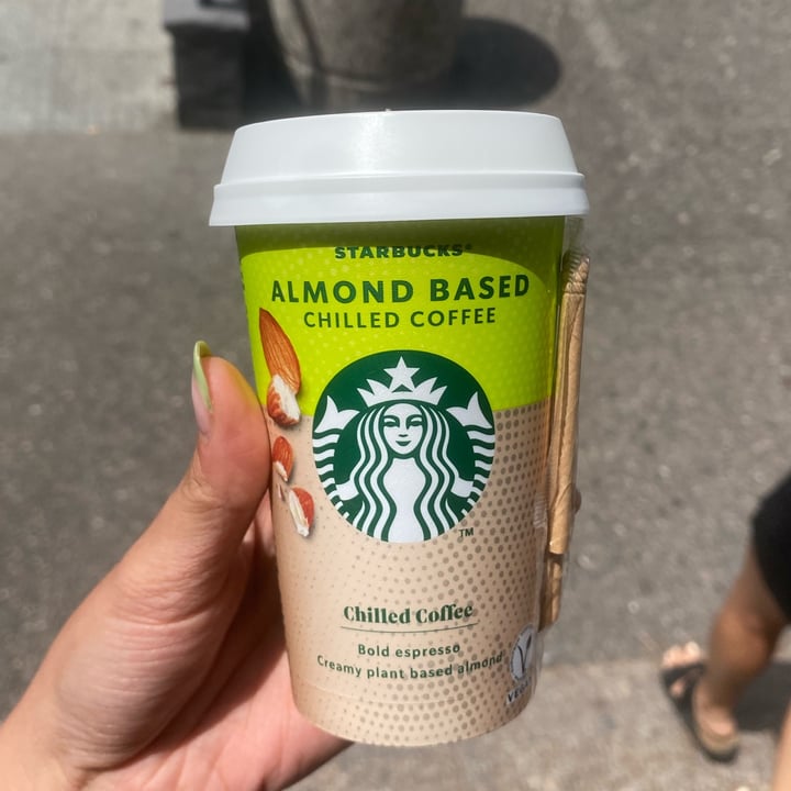 photo of Starbucks Almond Based Iced Coffee shared by @lucr3ziagalli on  23 Jun 2022 - review