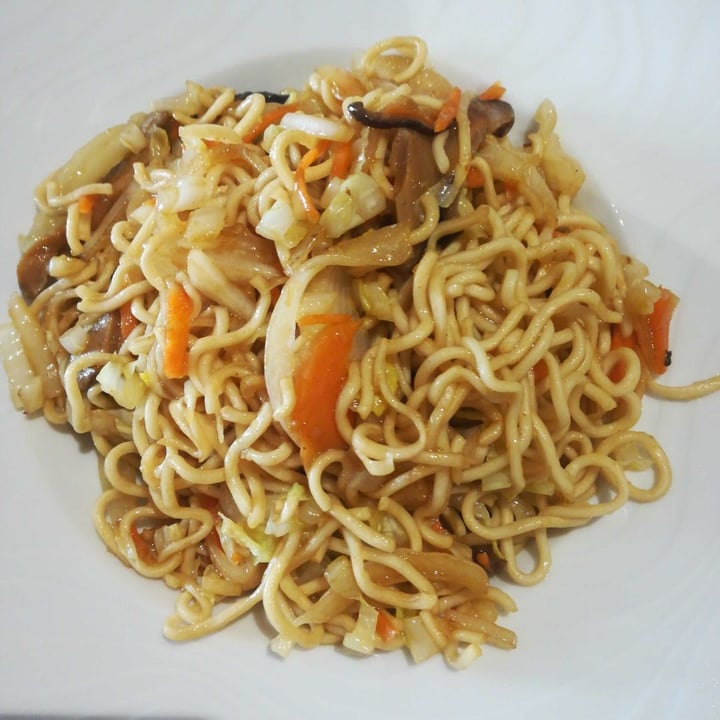 review photo of Oishii Sushi Yakisoba Vegetal shared by @tudietistavegano on 27 Feb 2020 - review