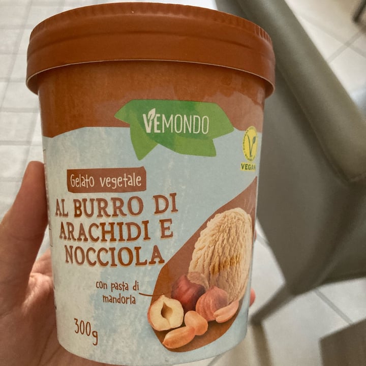 photo of Vemondo  Gelato Al Burro Di Arachidi E Nocciola shared by @giusferrara on  16 Jul 2022 - review