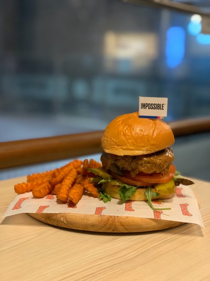 photo of Swensen's Impossible Burger shared by @tangoujun on  11 Apr 2020 - review