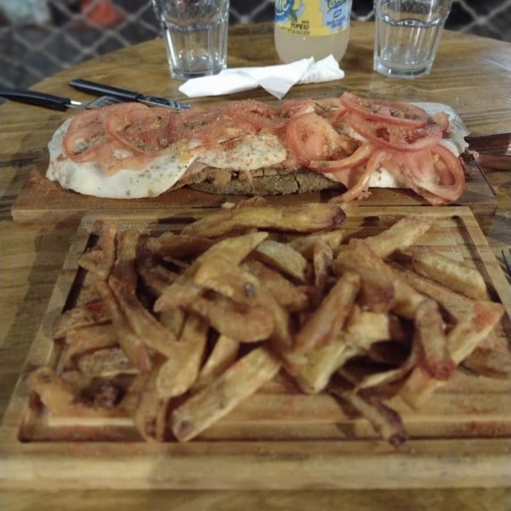 review photo of El Garage Bar Milanesa de seitan XXL shared by @luciaroveta on 11 Apr 2021 - review