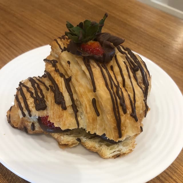Photo du plat “Croissant De Chocolate E Morangos”